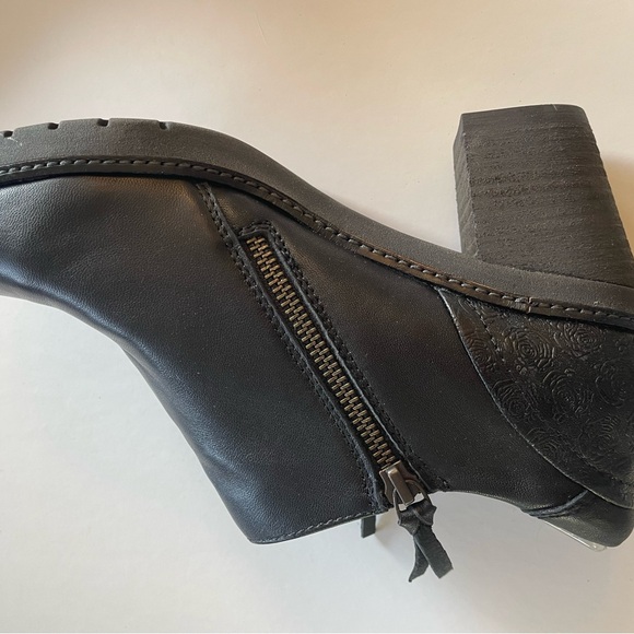 Halsa 8.5 Wide Black Leather Rylee Ankle Bootie NEW - Picture 2 of 9